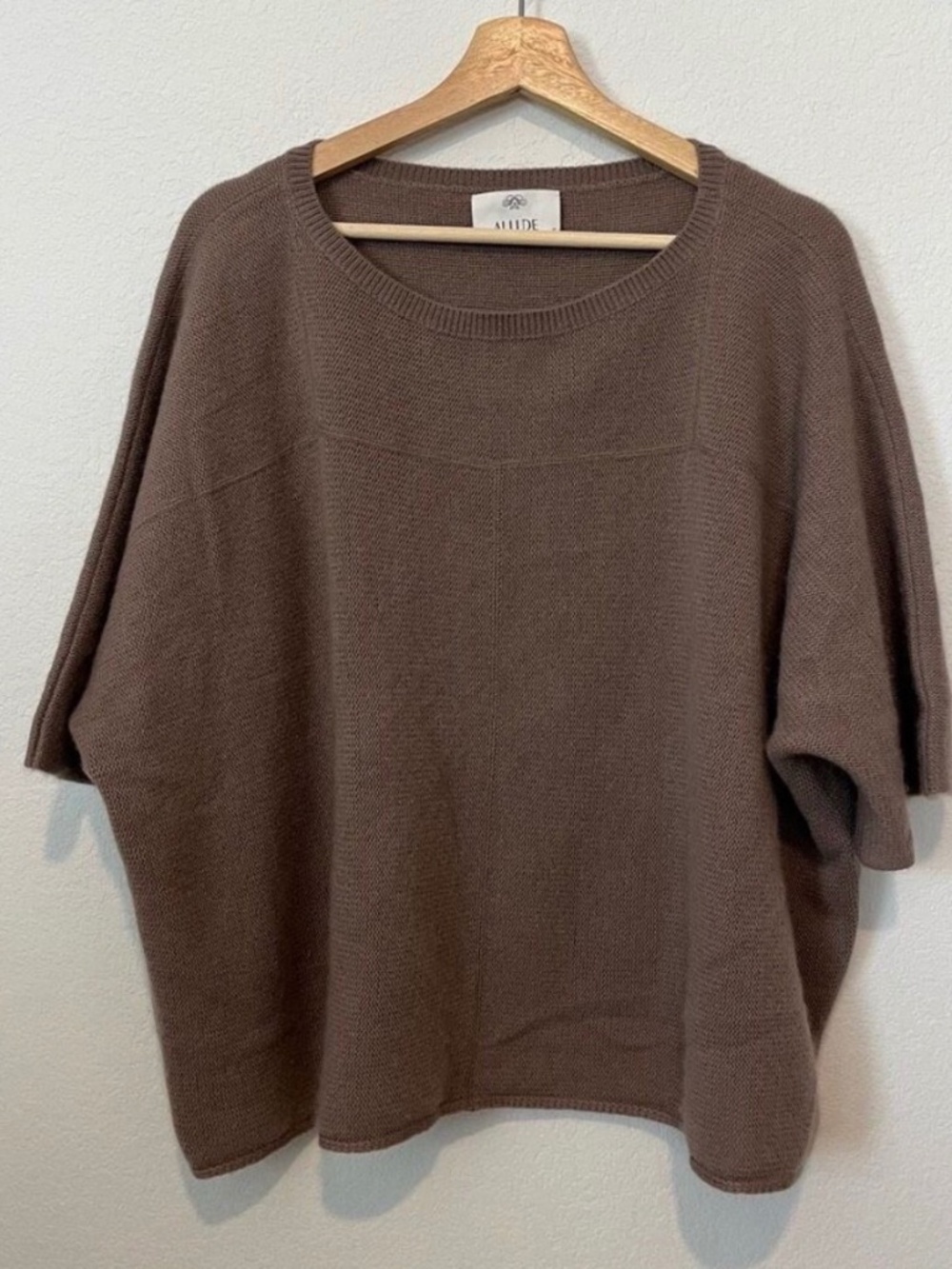 Allude Boxy Cashmere Sweater
